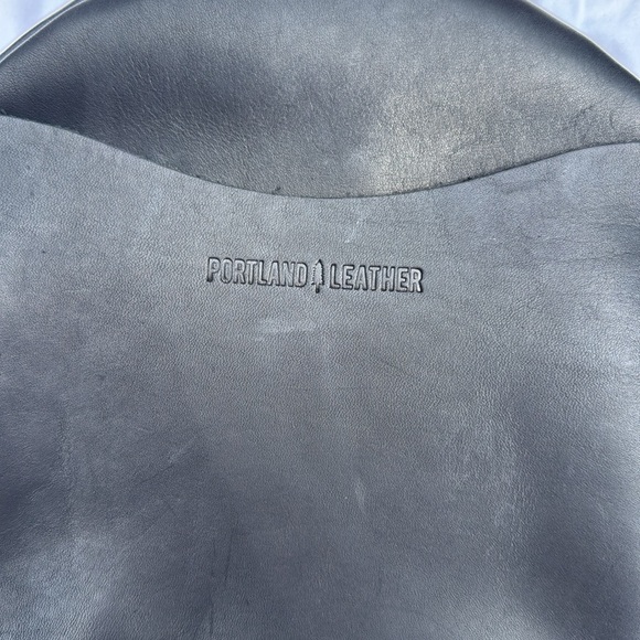Portland Leather Circle Crossbody black EUC 9 inch - Picture 2 of 3
